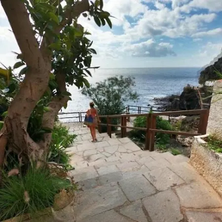 Sea View & Wiffi Free Appartamento Radazul
