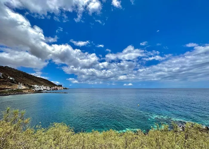 Апартаменты Holidays Sea View & Wiffi *